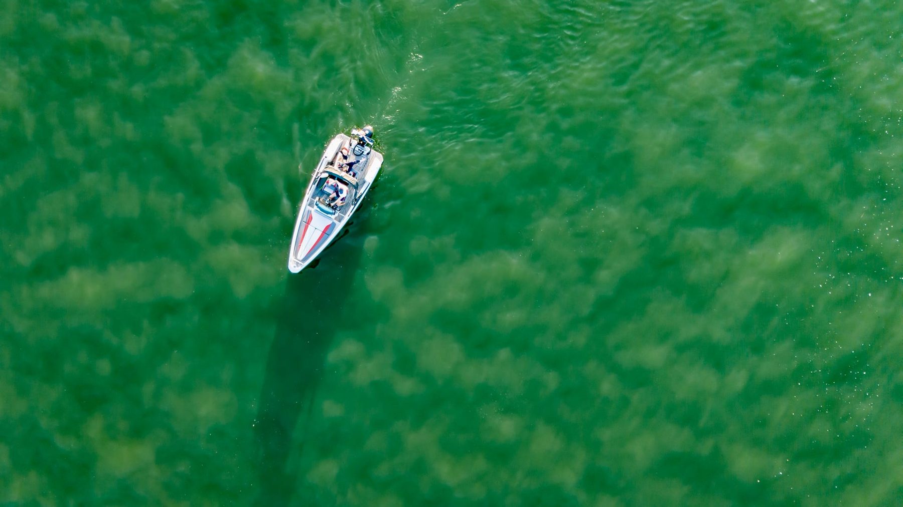 Boot auf der Mosel von oben, 2024